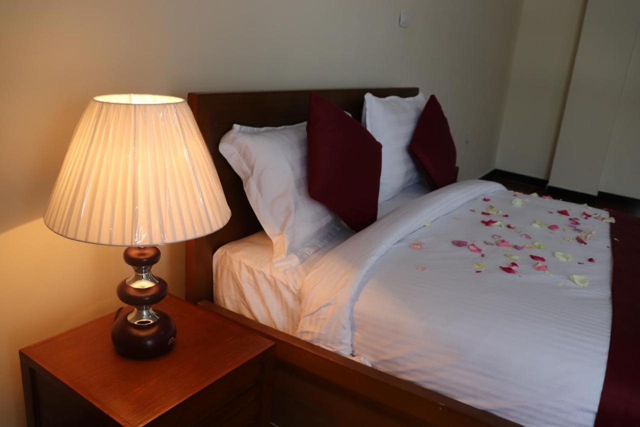 Bruhway Hotel Аддис-Абеба Экстерьер фото